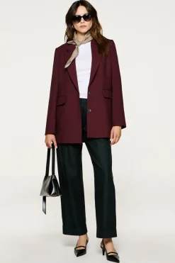 Americana de traje fit relajado.