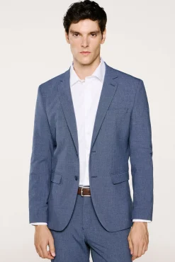 Americana Slim Fit confeccionada con materiales reciclados.