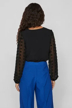 Blusa con plumeti en mangas