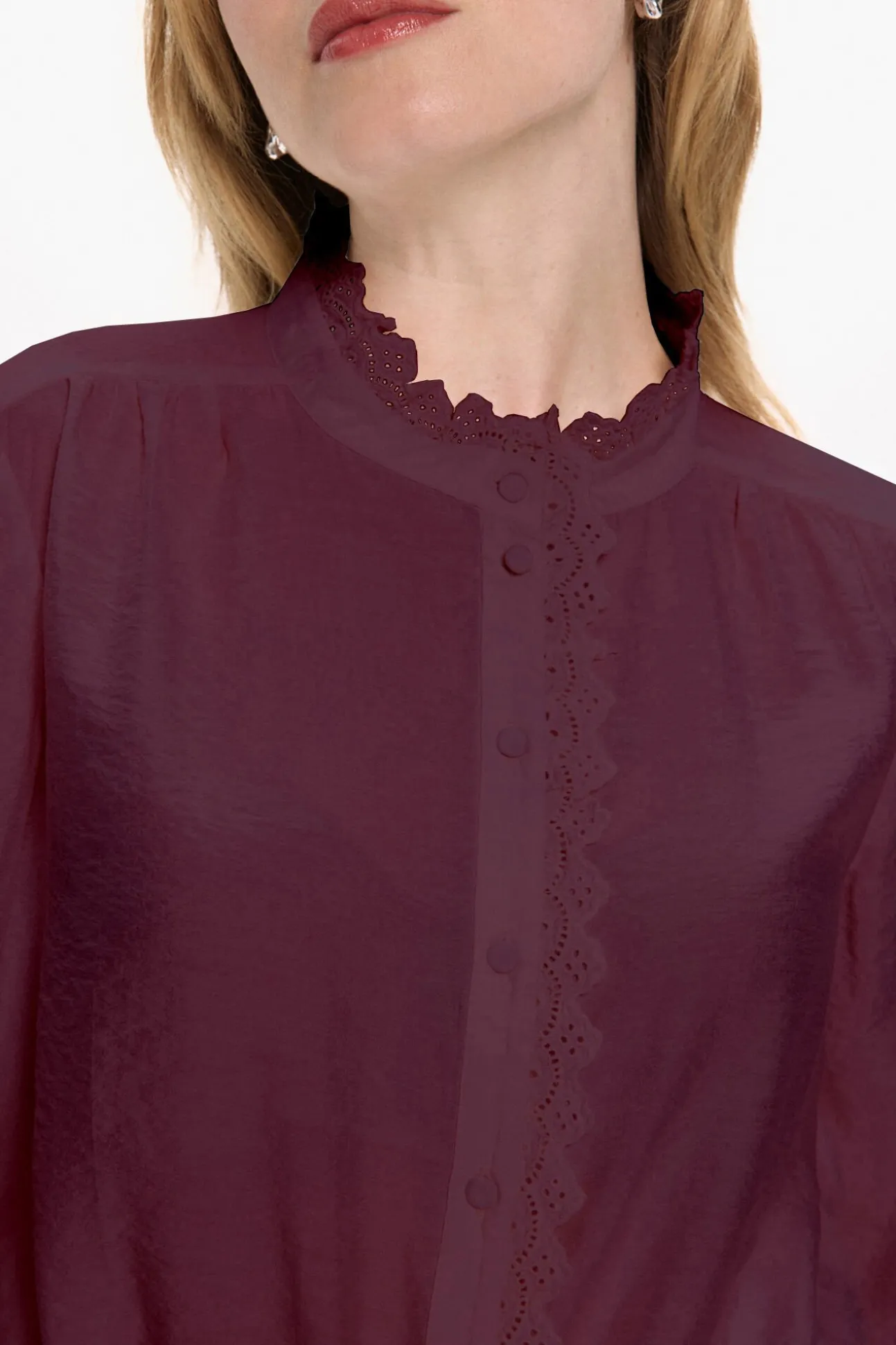 Blusa de manga larga con bordado inglés