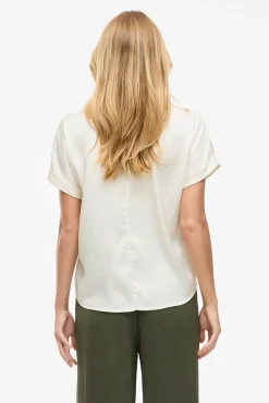 Blusa satinada de manga corta