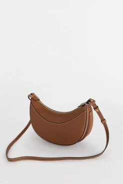 Bolso bandolera ovalado de piel