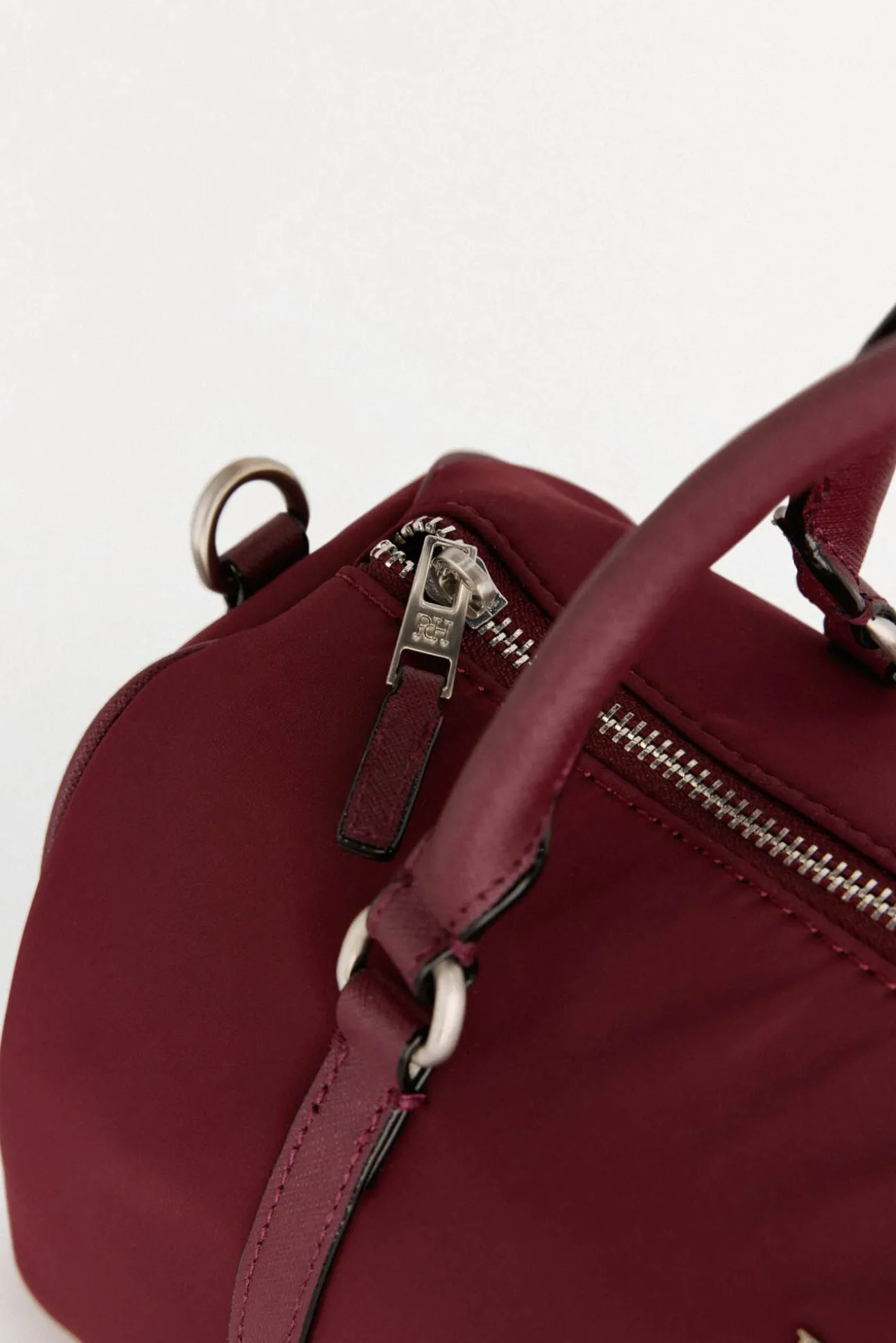 Bolso tipo bowling bandolera