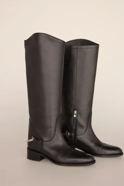 Bota hípica con detalle metálico