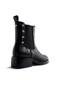 Botines chelsea tachas y ollados halma