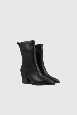 Botines con tacón tipo cowboy