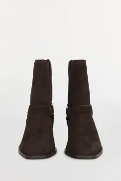 Botines de piel cowboy con aro y tachuelas