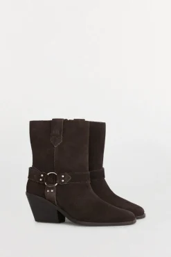 Botines de piel cowboy con aro y tachuelas