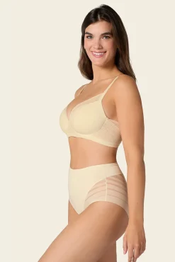 Braga faja clásica con control moderado de abdomen y bandas en tul