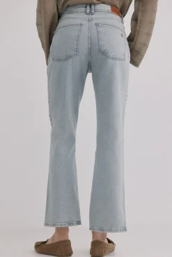 Brigitte. Vaqueros bordados