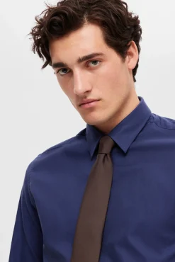 Camisa de algodón orgánico Slim Fit.