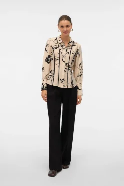 Camisa de manga larga con lineas bordadas