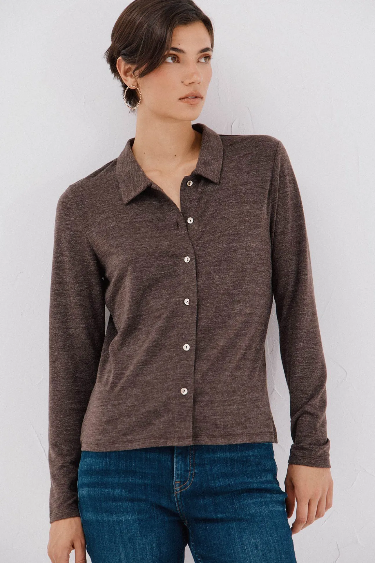 Camisa elástica botones