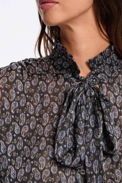 Camisa fluida con cuello en v