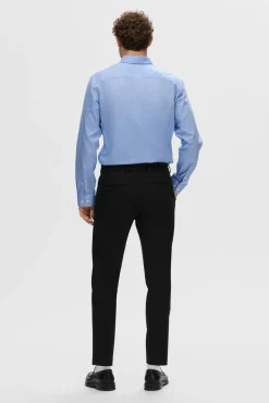 Camisa formal de vestir Slim Fit confeccionada con algodón orgánico.