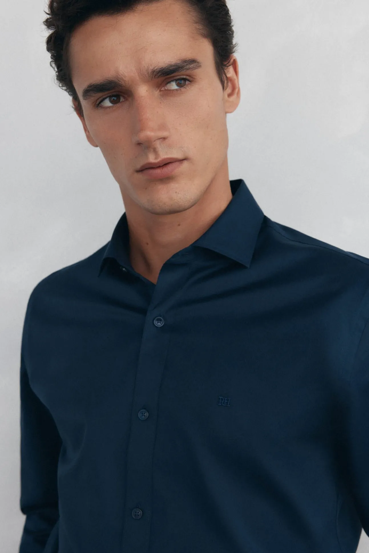 Camisa lisa twill fácil plancha + anti olor slim fit