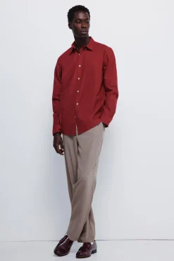 Camisa oxford tinte en prenda