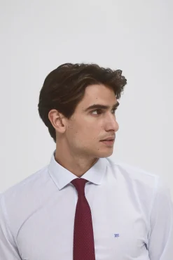 Camisa vestir puño gemelo non iron y antimanchas lisa tailored fit