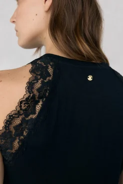 Camiseta de tirantes con encaje