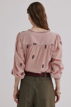 Carine. Blusa bordada