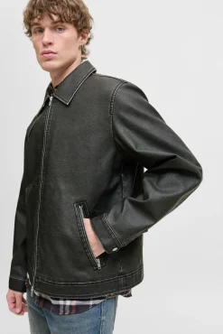 Cazadora estilo biker