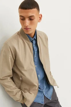 Chaqueta bomber ligera