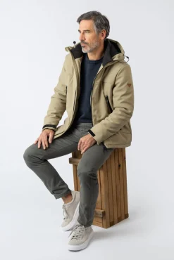 Chaqueta con capucha