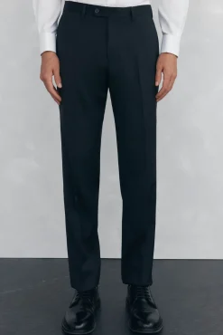 Conjunto de corbata, pantalón y camisa