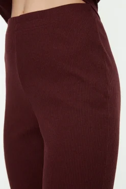 Conjunto de pijama de pana en color burdeos