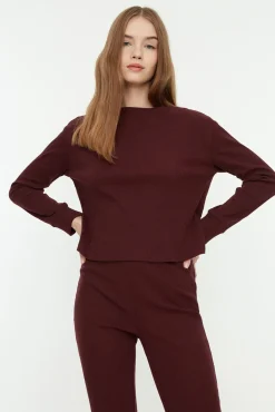 Conjunto de pijama de pana en color burdeos