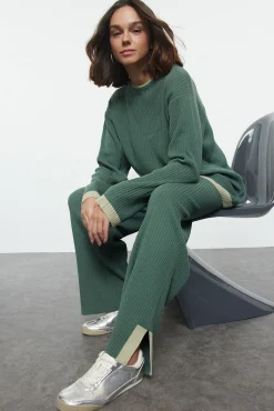 Conjunto pantalón y camiseta punto con ribetes