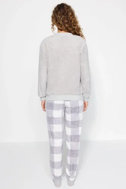 Conjunto pijama polar cuadros gris