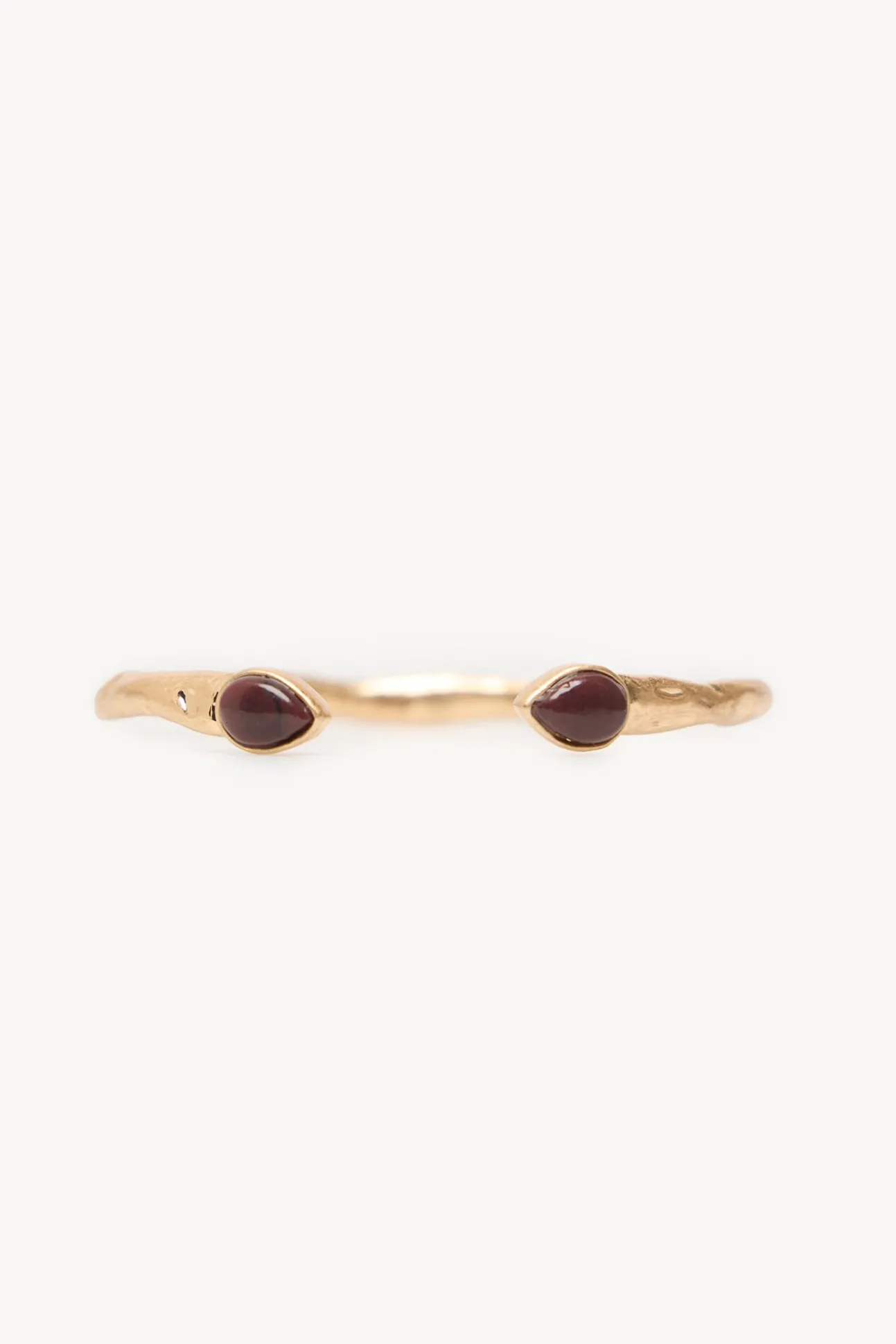 Leslie. Brazalete piedra bañado en oro