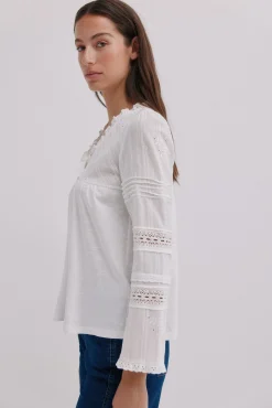 Marina. Camiseta bordada