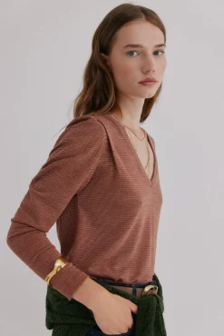 Micaela. Camiseta con solapa