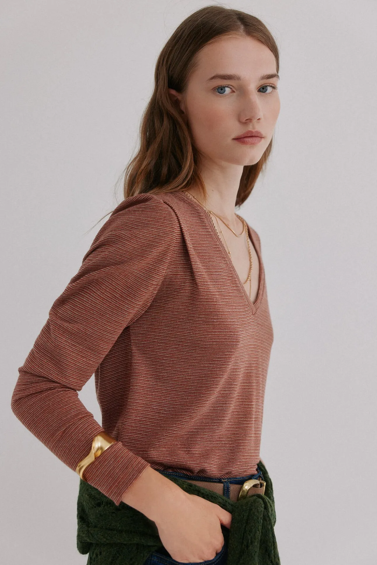 Micaela. Camiseta con solapa