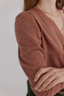 Micaela. Camiseta con solapa