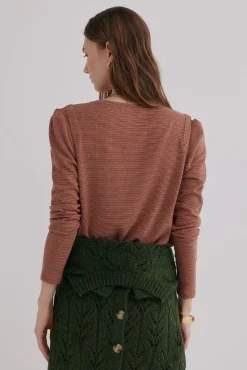 Micaela. Camiseta con solapa