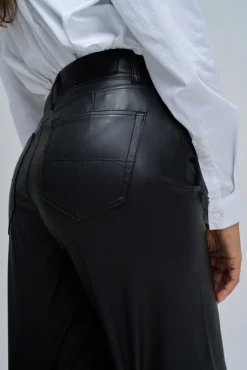 Pantalón ancho