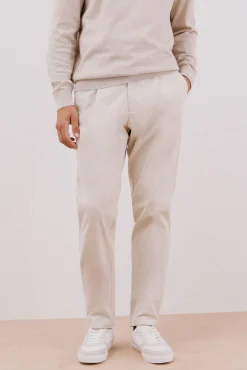 Pantalón chino confort tapered fit