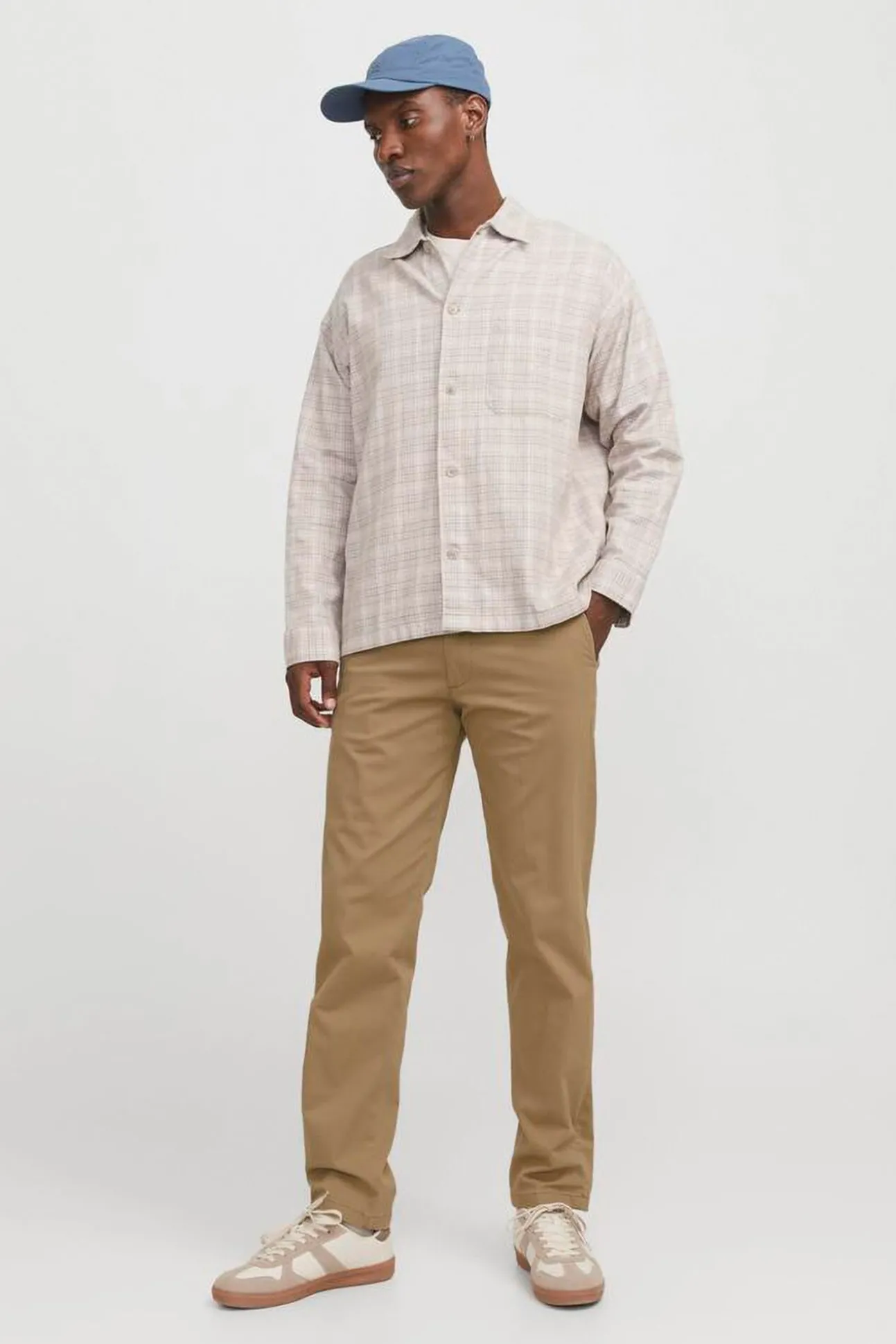 Pantalón chino de corte relajado