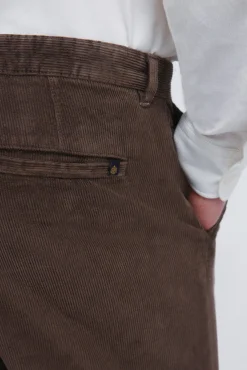 Pantalón chino pana lavada comfort slim fit