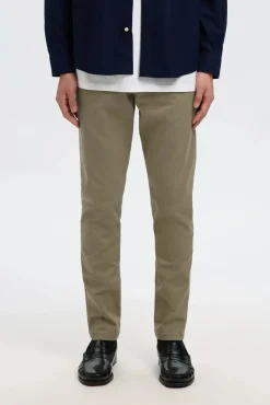 Pantalón chino Slim Fit confeccionado con algodón orgánico