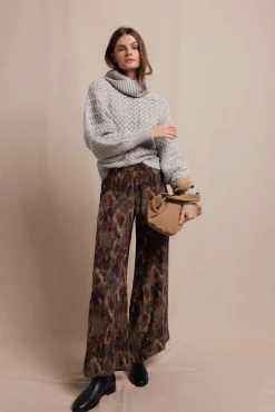 Pantalón de estampado plisado.