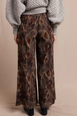 Pantalón de estampado plisado.