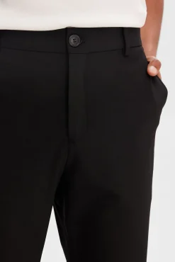 Pantalón formal slim fit.