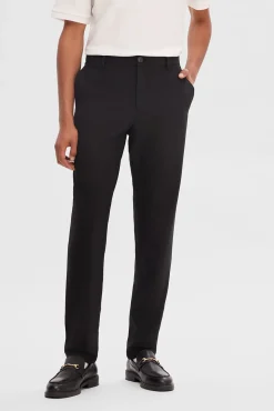 Pantalón formal slim fit.