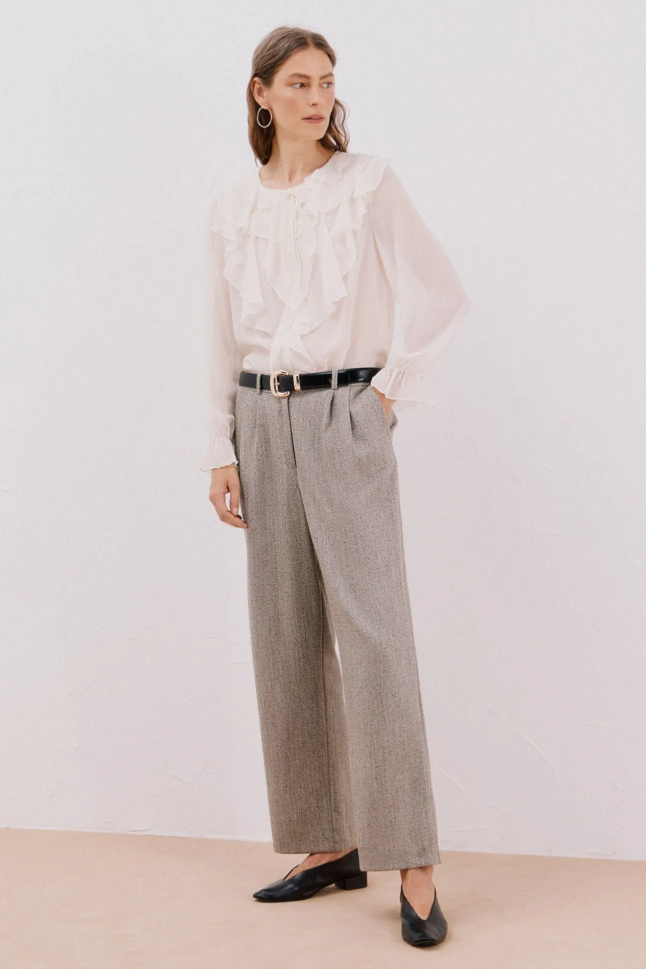 Pantalón largo ancho con pinzas