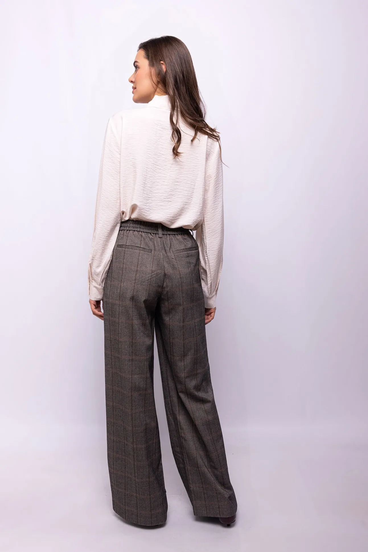 Pantalón pernera ancha