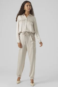Pantalón pitillo efecto satinado